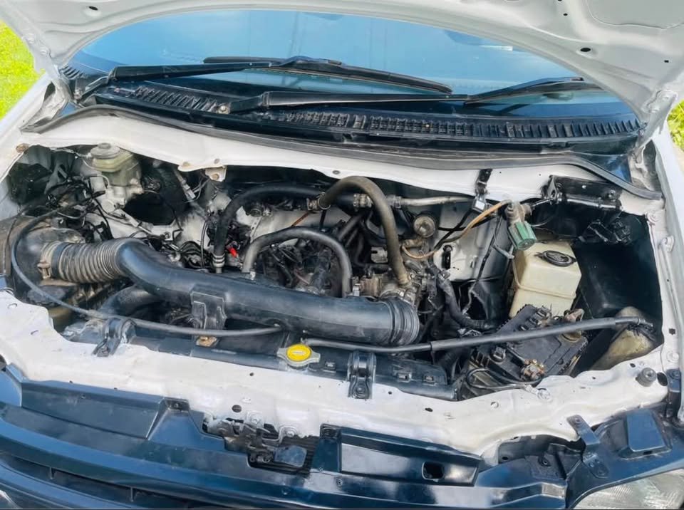 Toyota Noah KR42 2004 - Gallery Image 1