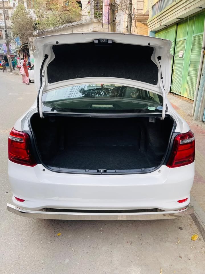 Toyota Axio Sedan - Gallery Image 6