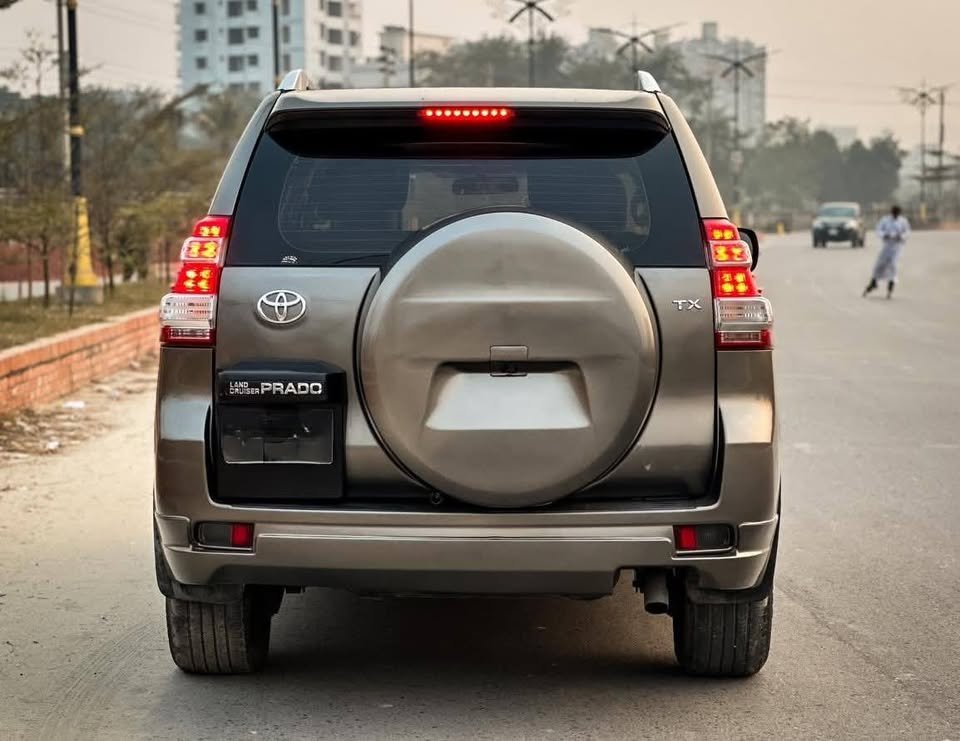 Toyota Land Cruiser Prado TX (2010) Diesel - Gallery Image 6