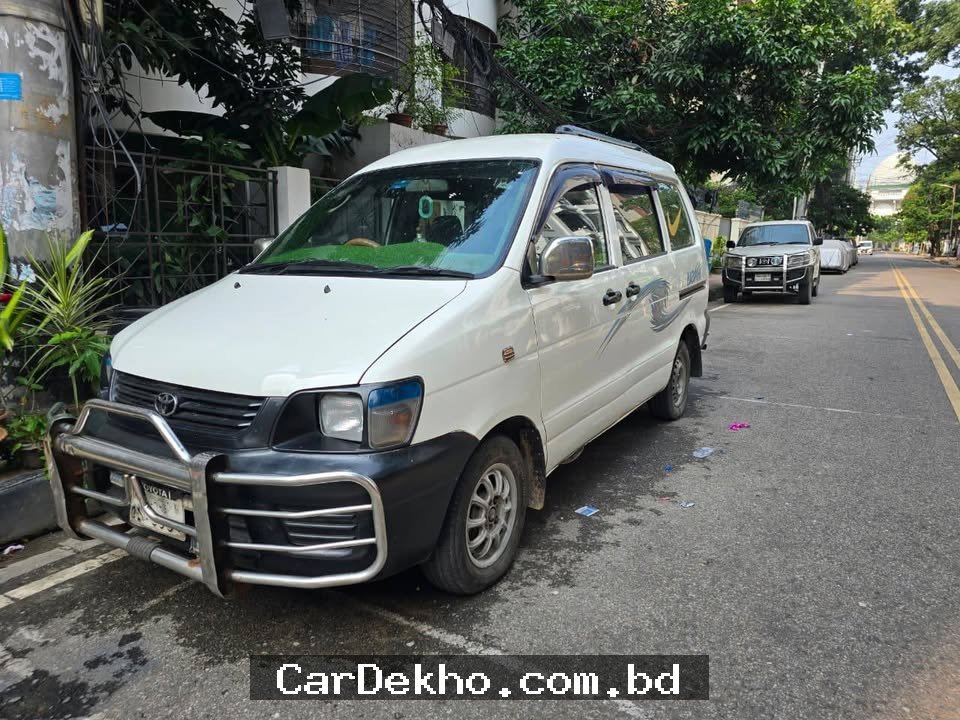 Toyota Noah KR42 2000