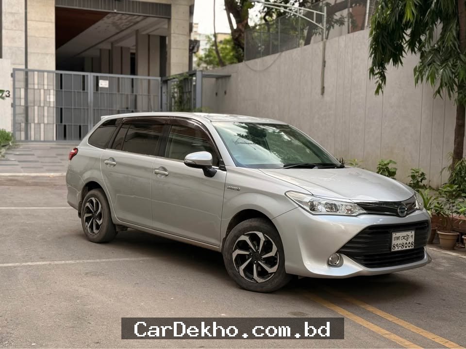 Toyota Fielder 2016