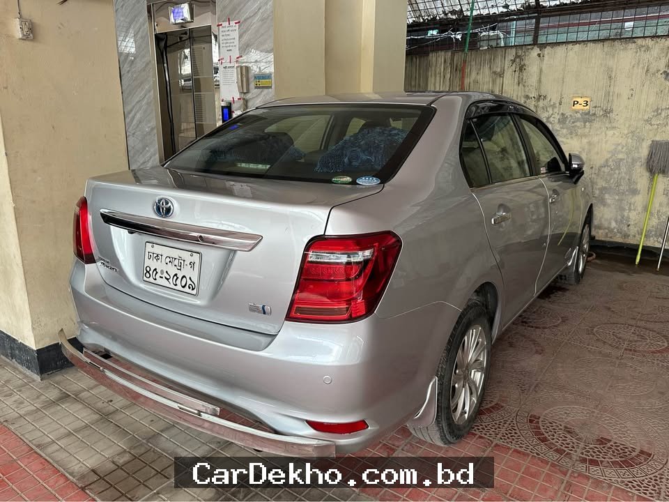Tyota Exeo Hybrid 2015
