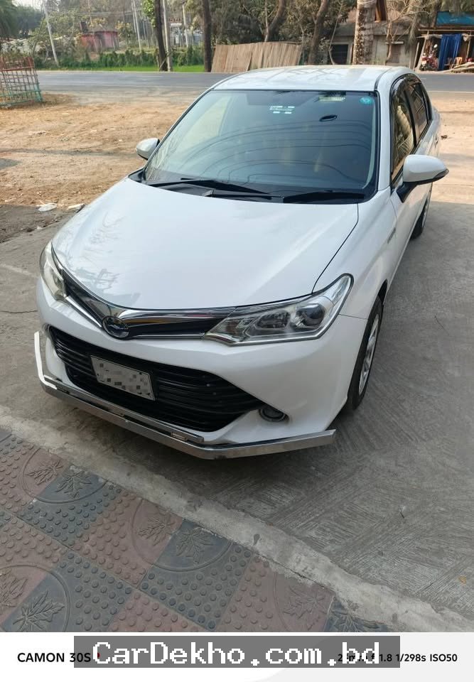 Toyota Axio Hybrid 2016