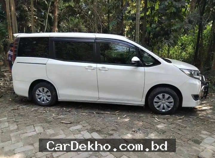 Toyota Noah-2020