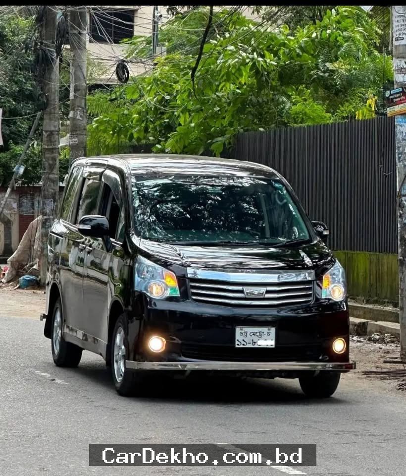Toyota X Noha - Toyota