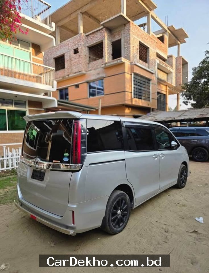 Toyota Noah non hybrid 2019 - Toyota