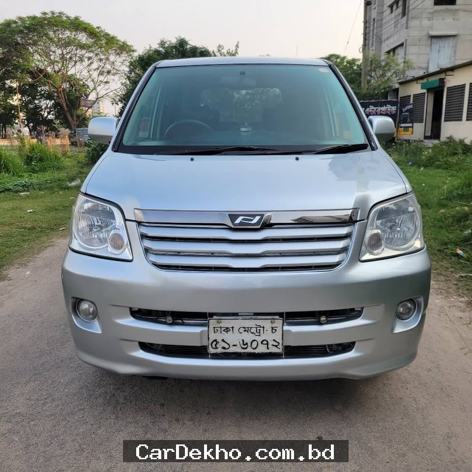 Toyota X-NOAH 2003 - Gallery Image 1