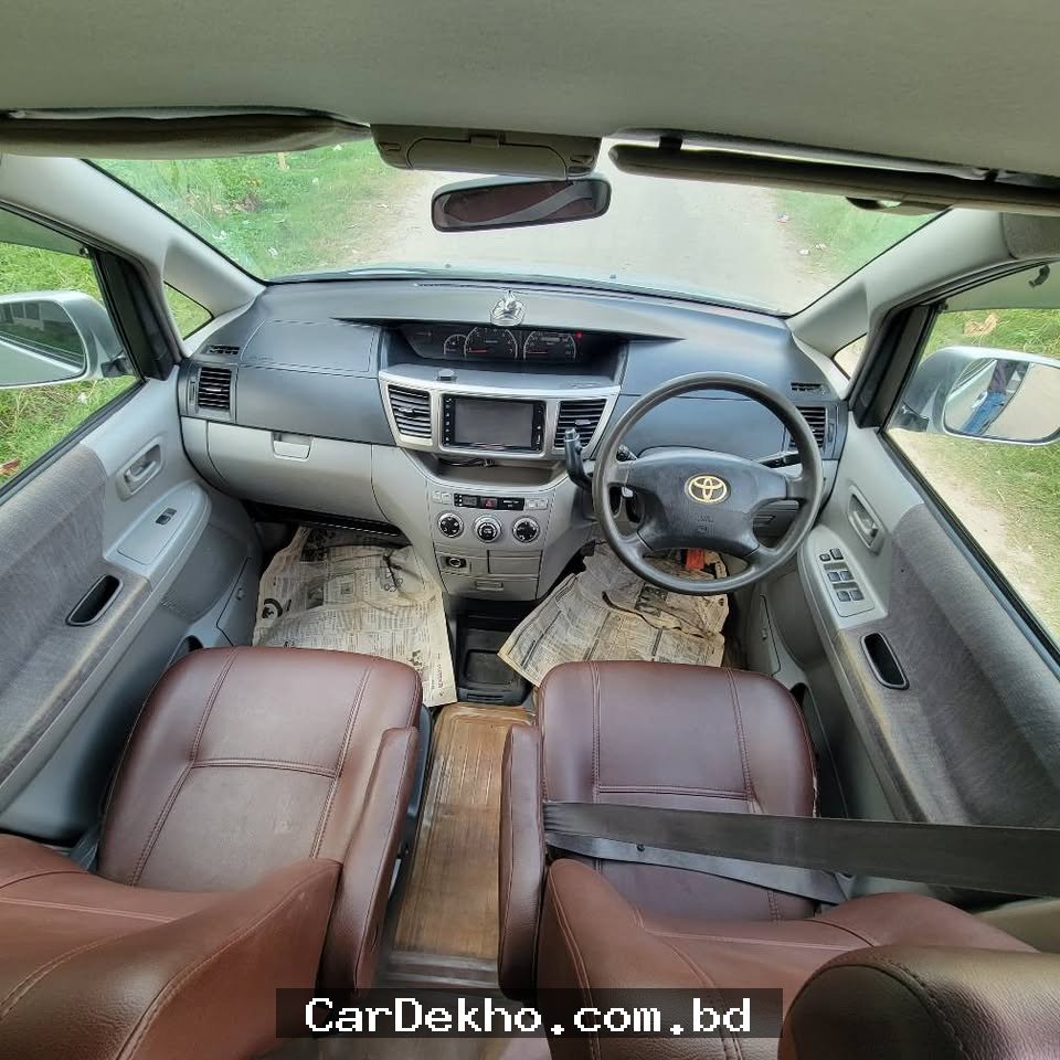 Toyota X-NOAH 2003 - Gallery Image 2