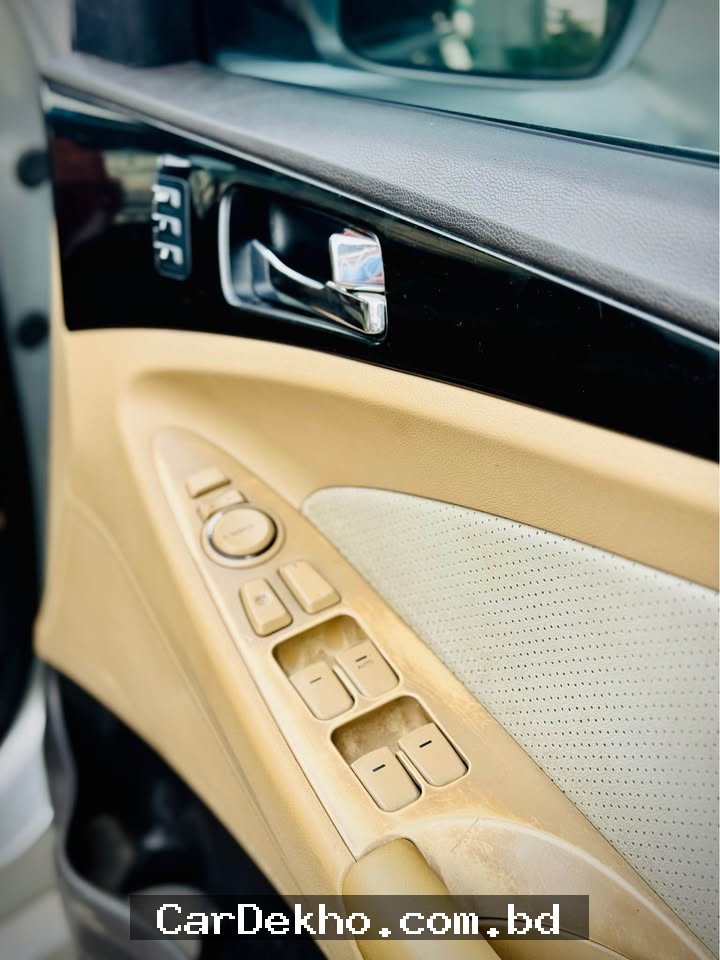 Hyundai Sonata 2012 - Gallery Image 3