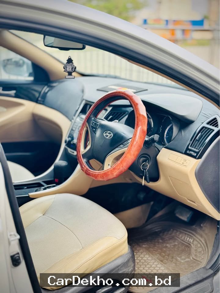 Hyundai Sonata 2012 - Gallery Image 4