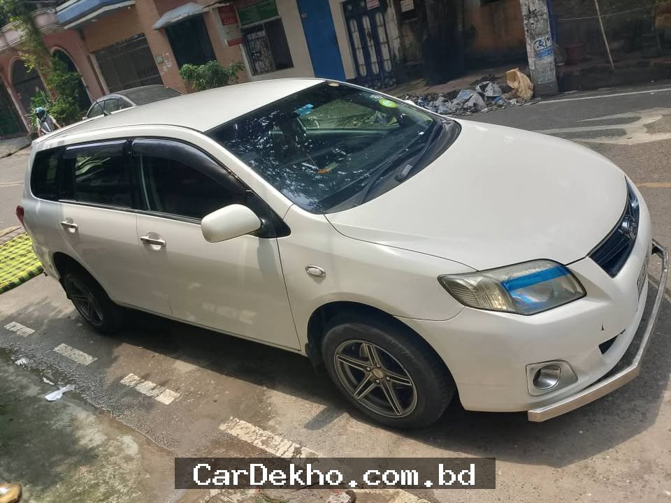 Toyota Corolla Axio - Gallery Image 3