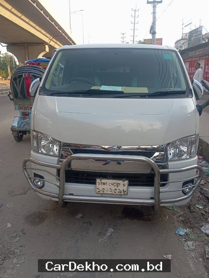 Toyotas HiAce Model-2006 - Gallery Image 2