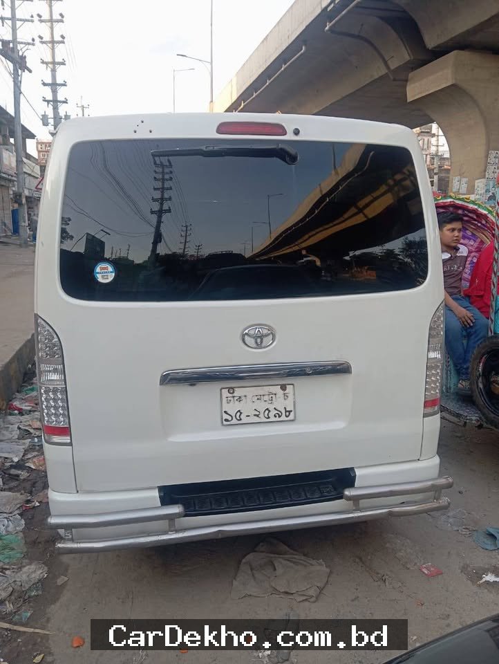 Toyotas HiAce Model-2006 - Gallery Image 4