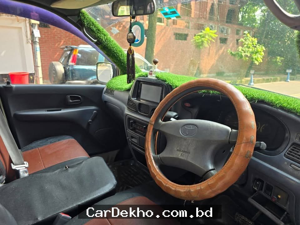 Toyota Noah KR42 2000 - Gallery Image 3
