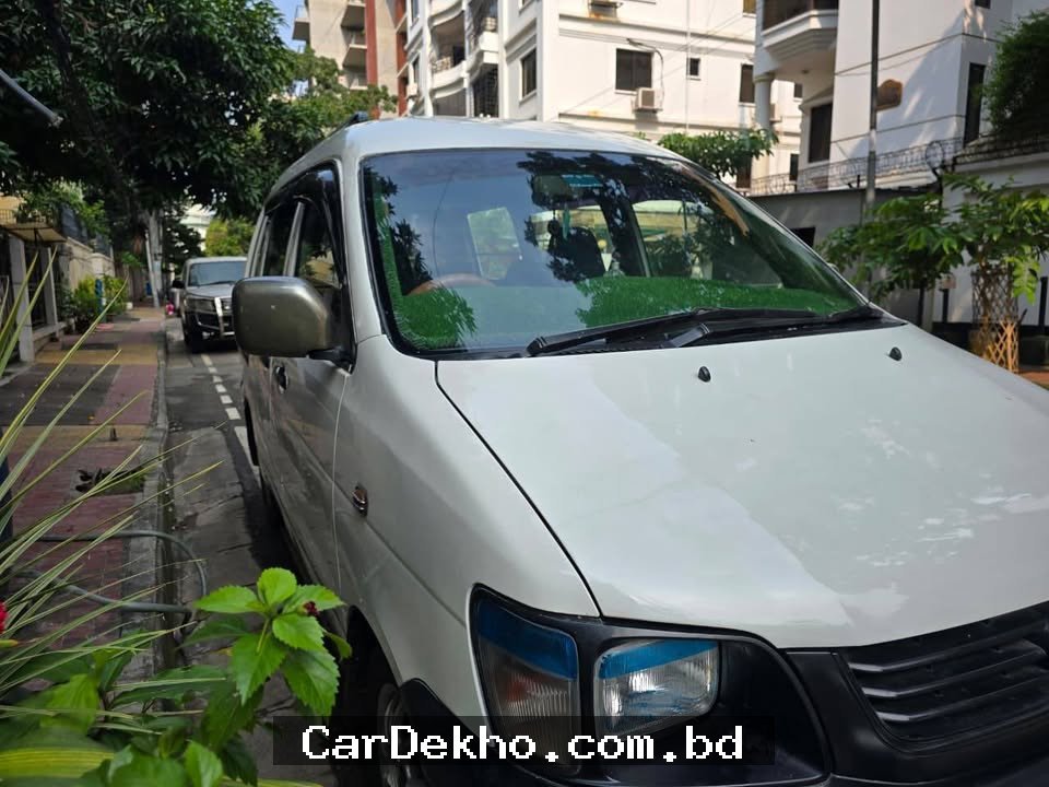Toyota Noah KR42 2000 - Gallery Image 5