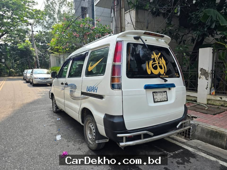 Toyota Noah KR42 2000 - Gallery Image 6