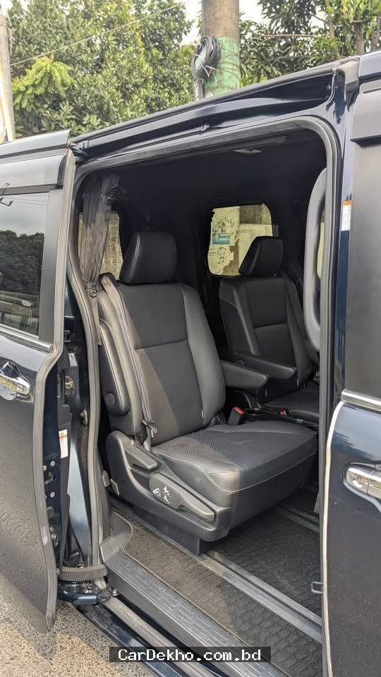 Toyota Noha Esquire 2020 hybrid - Gallery Image 4