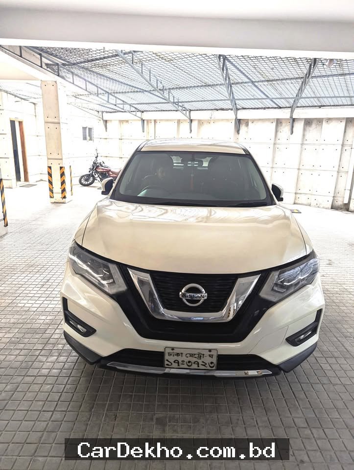 NISSAN X TRAIL Non Hybrid - Gallery Image 1