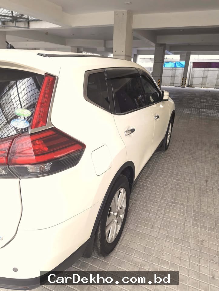 NISSAN X TRAIL Non Hybrid - Gallery Image 2