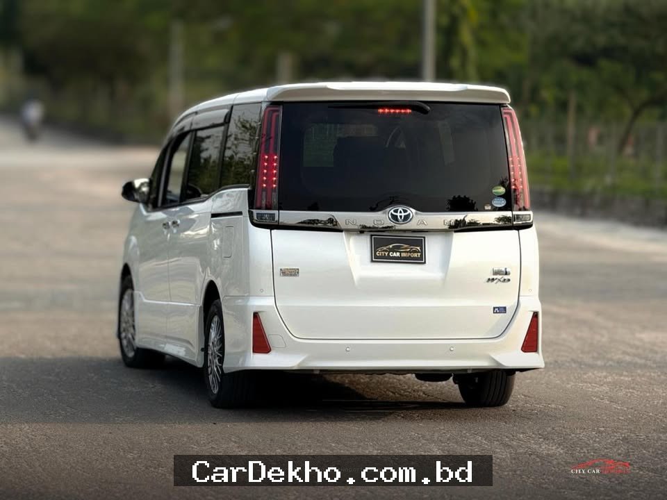 TOYOTA NOAH SI-WXB PEARL HYBRID - Gallery Image 1