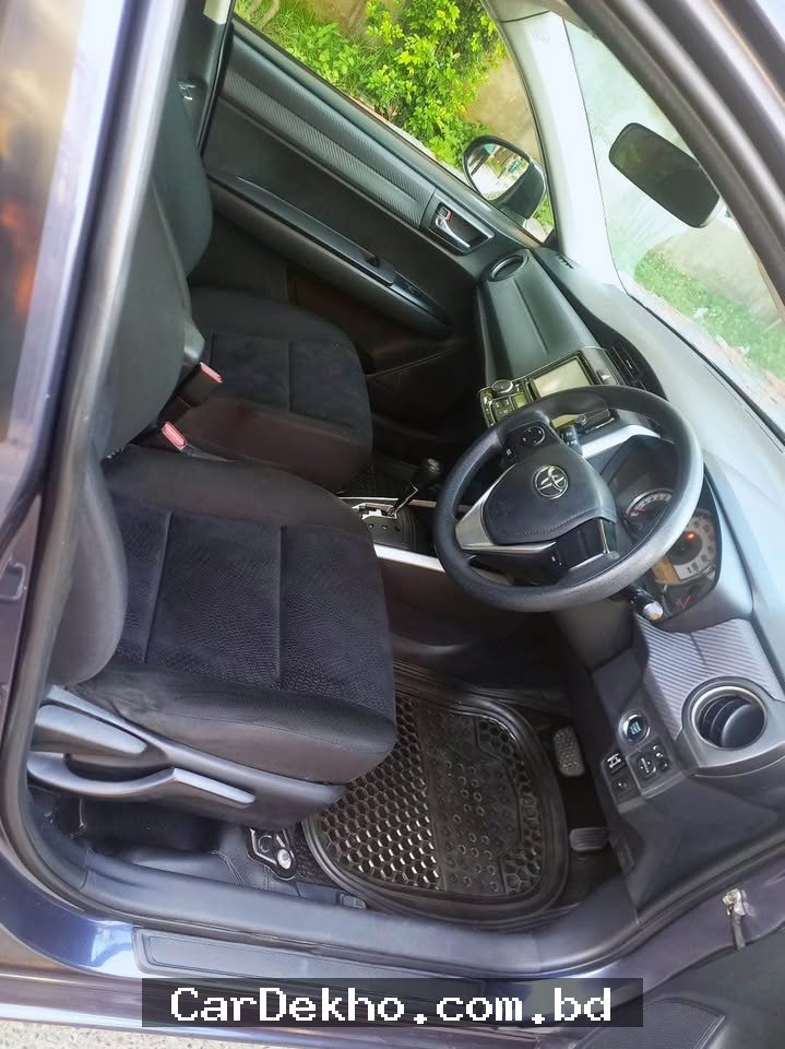 Toyota Corolla Fielder - Gallery Image 2