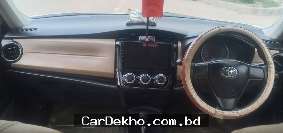 Toyota Corolla Axio 2012 - Gallery Image 3
