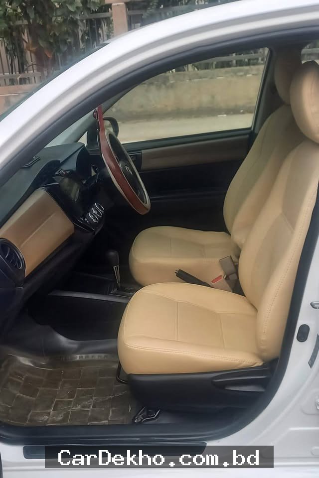 Toyota Corolla Axio 2012 - Gallery Image 4