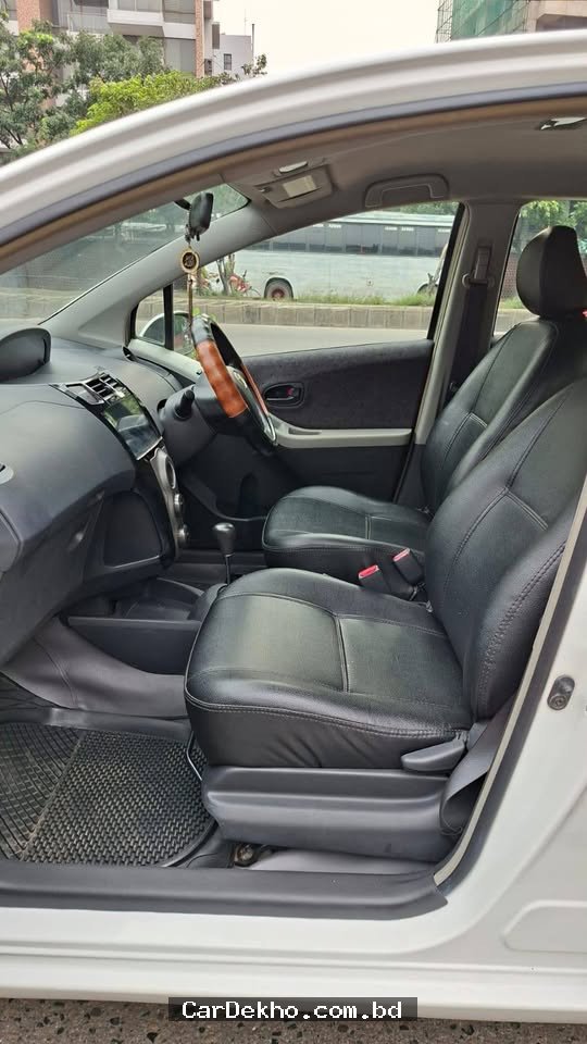 Toyota Vitz 2010 - Gallery Image 8