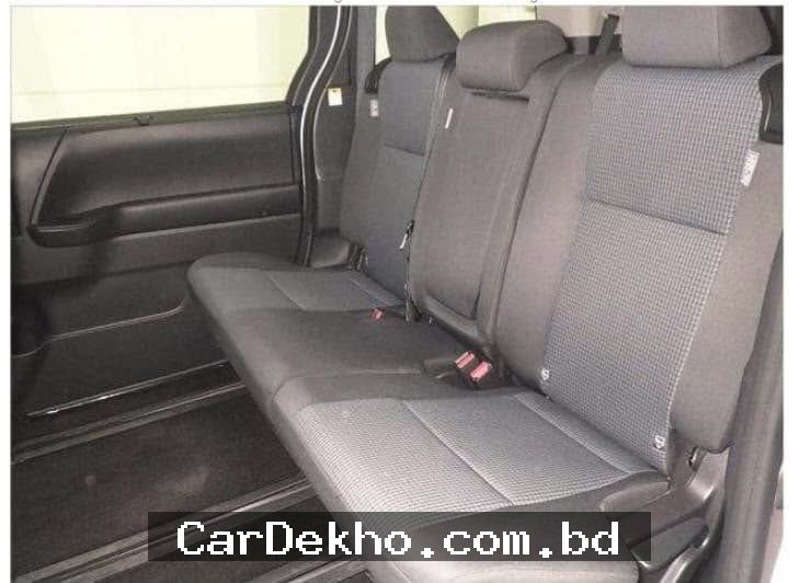 Toyota Noah New Shape Hybrid - Gallery Image 2