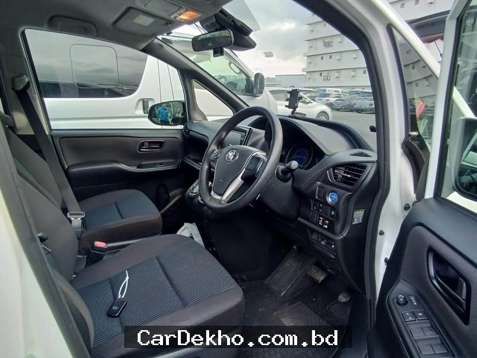 TOYOTA NOAH X - Gallery Image 3
