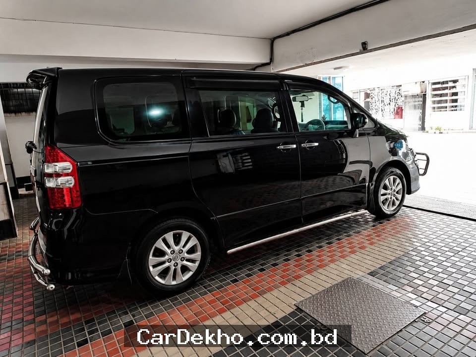 Toyota SI Noah - Gallery Image 4