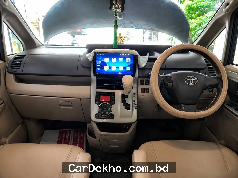 Toyota SI Noah - Gallery Image 7