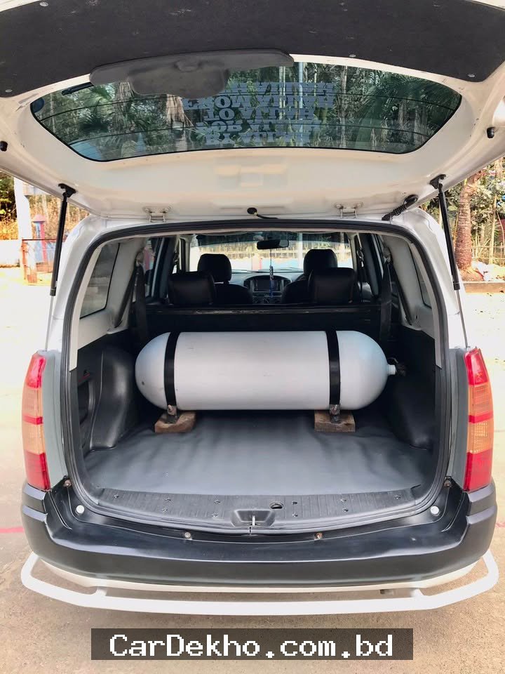 Toyota Succeet - Gallery Image 1