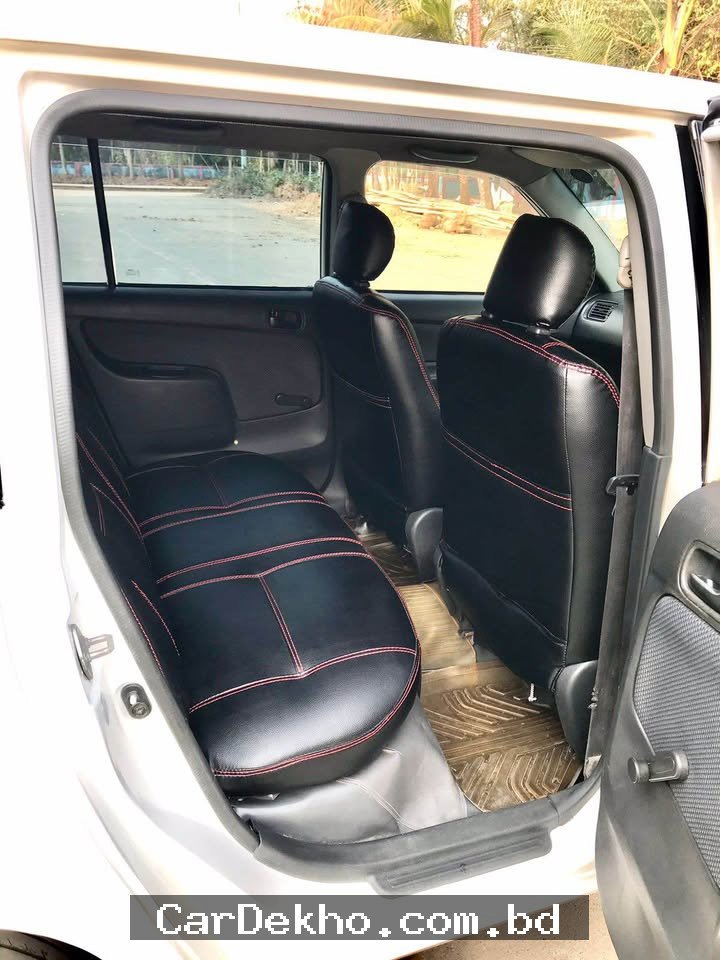 Toyota Succeet - Gallery Image 5