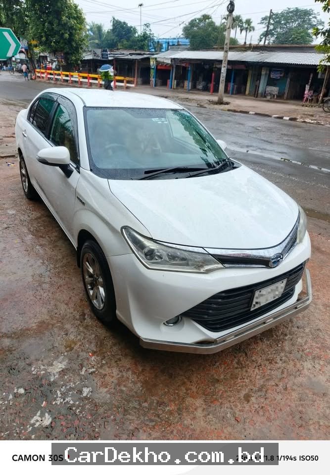 Toyota Axio Hybrid 2016 - Gallery Image 1