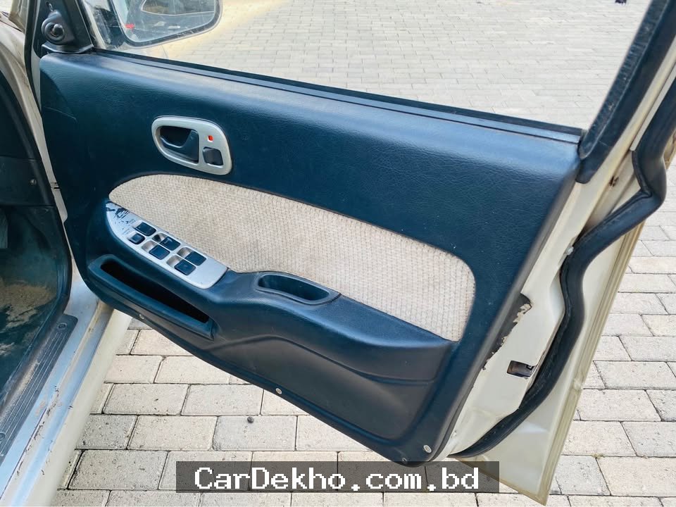 Suzuki Esteem - Gallery Image 8