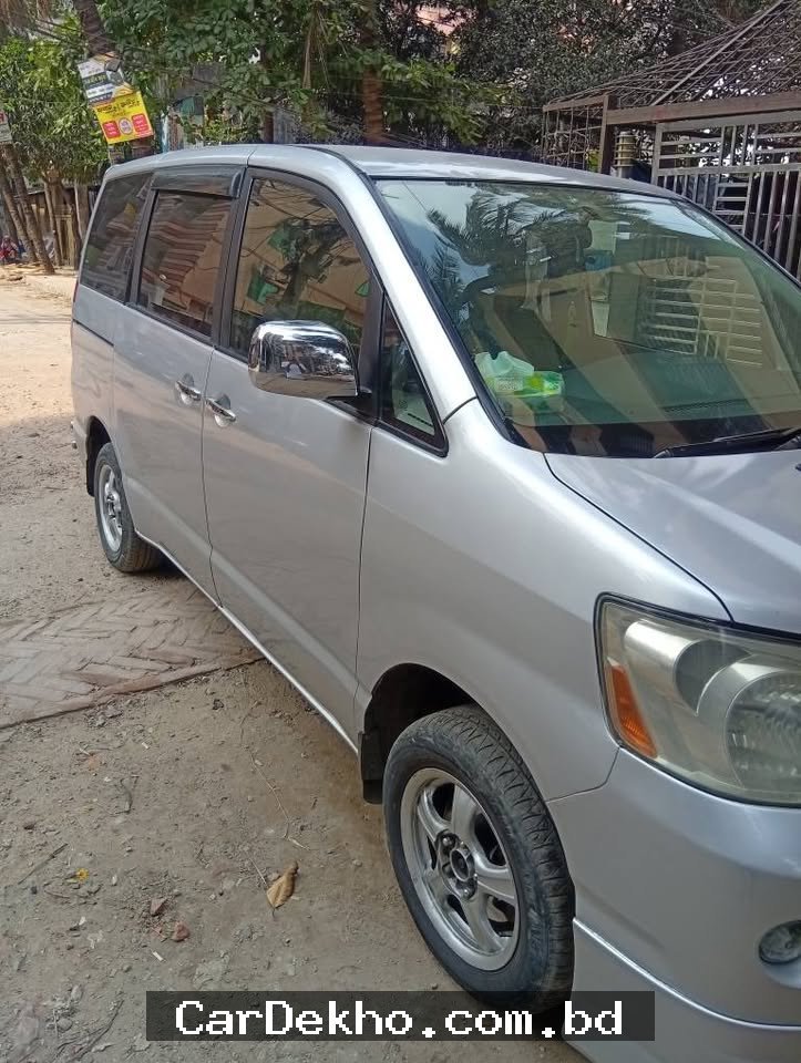 Toyota x noah - Gallery Image 4