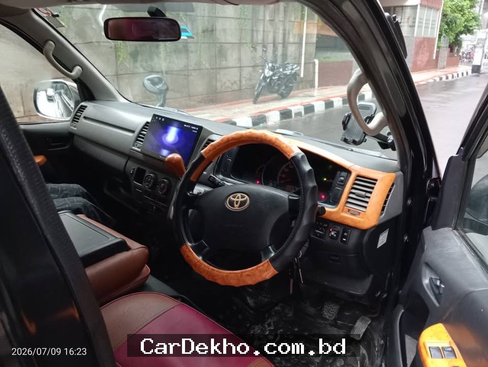 Toyota HiAce GL  - Gallery Image 3
