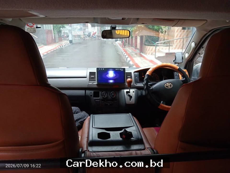 Toyota HiAce GL  - Gallery Image 4