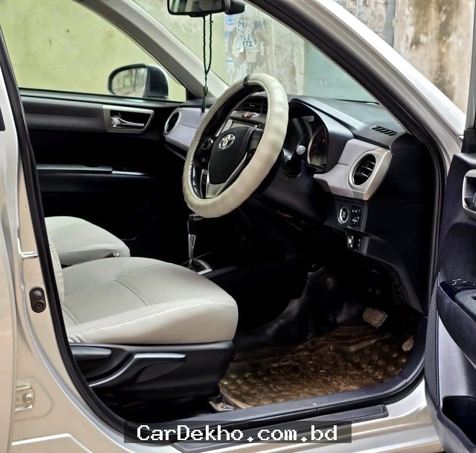Toyota Corolla Axio G - Gallery Image 1
