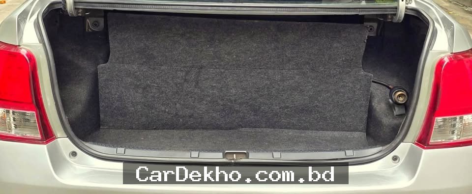 Toyota Corolla Axio G - Gallery Image 6