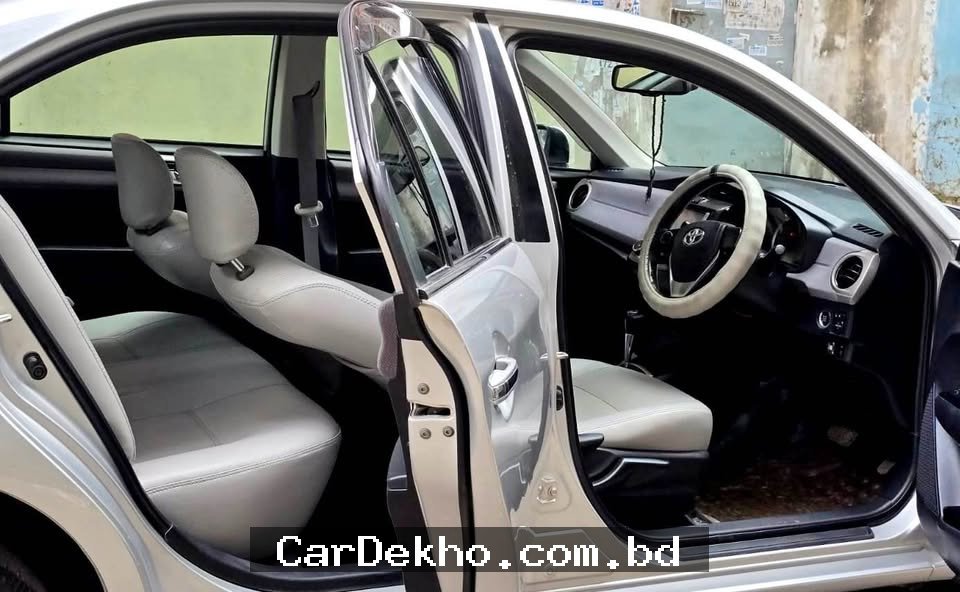 Toyota Corolla Axio G - Gallery Image 9