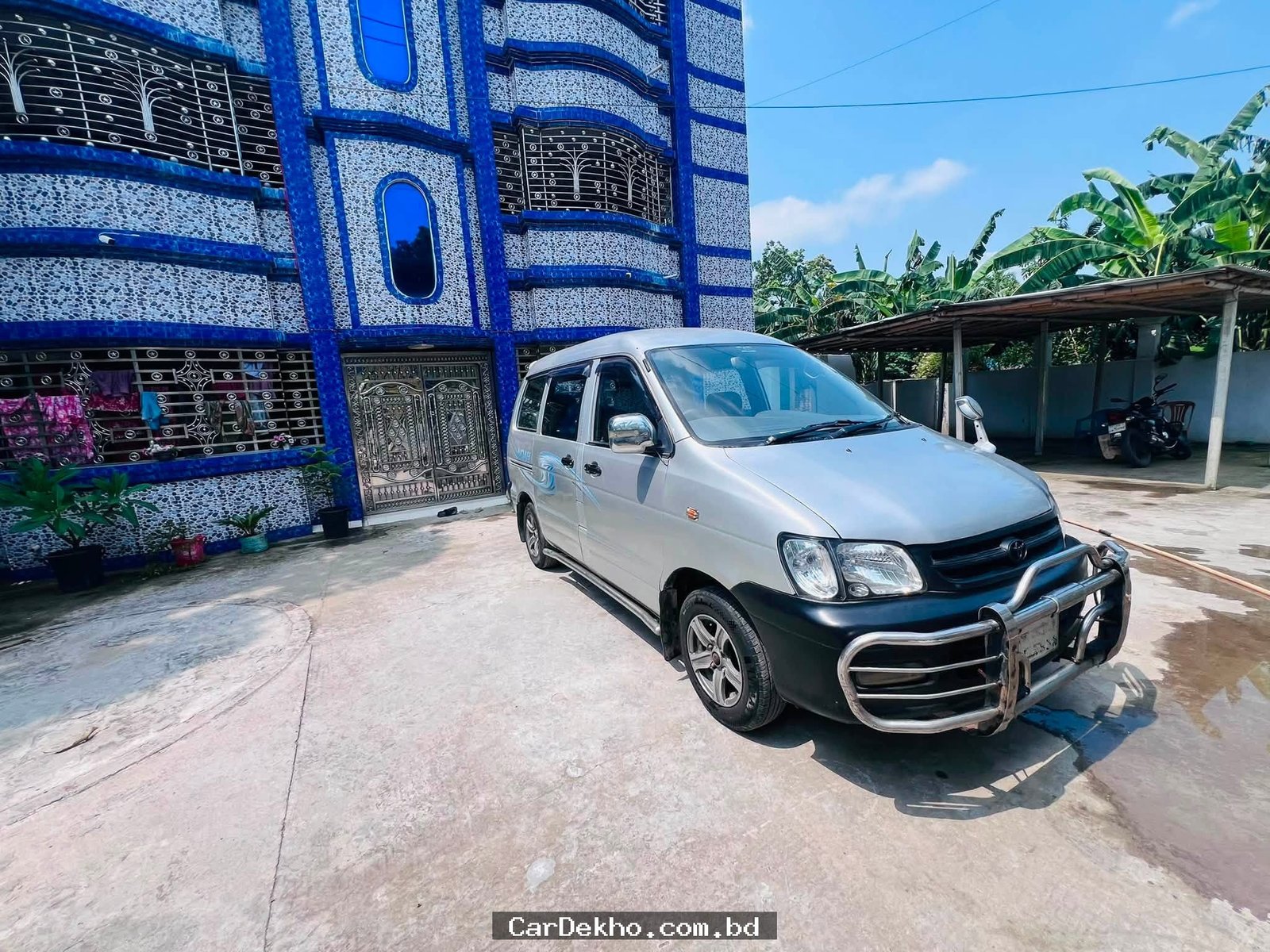 Toyota Noah - Gallery Image 2