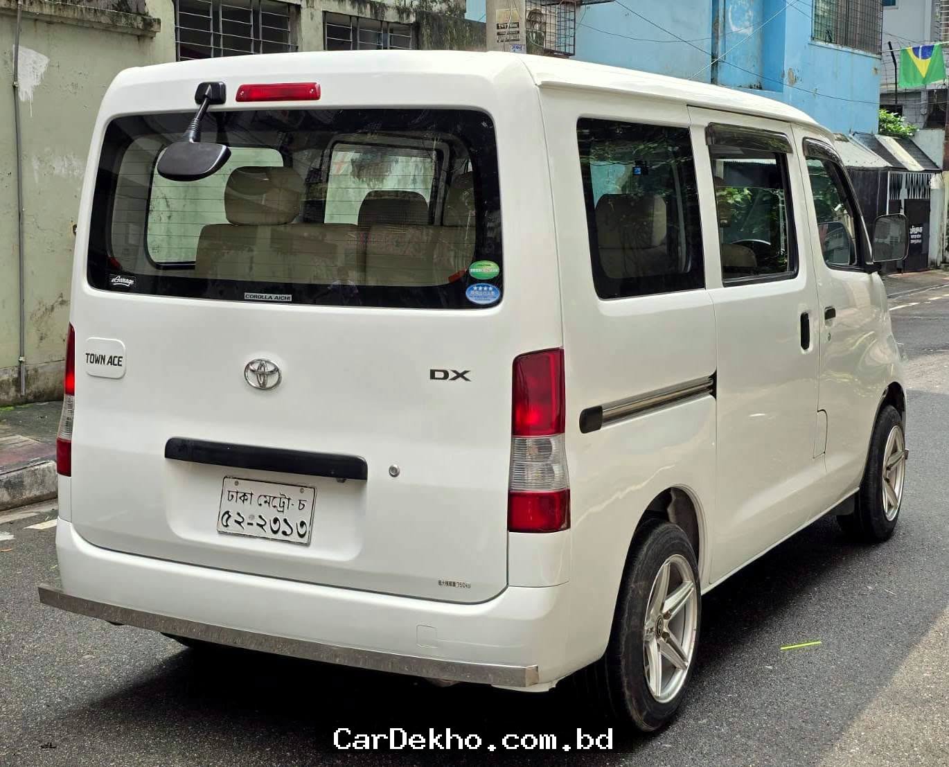 TOYOTA TOWNACE NOAH DX 2017 - Gallery Image 4