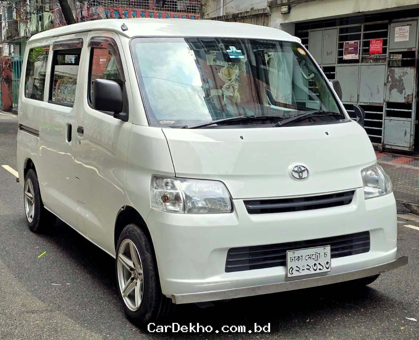 TOYOTA TOWNACE NOAH DX 2017 - Gallery Image 6