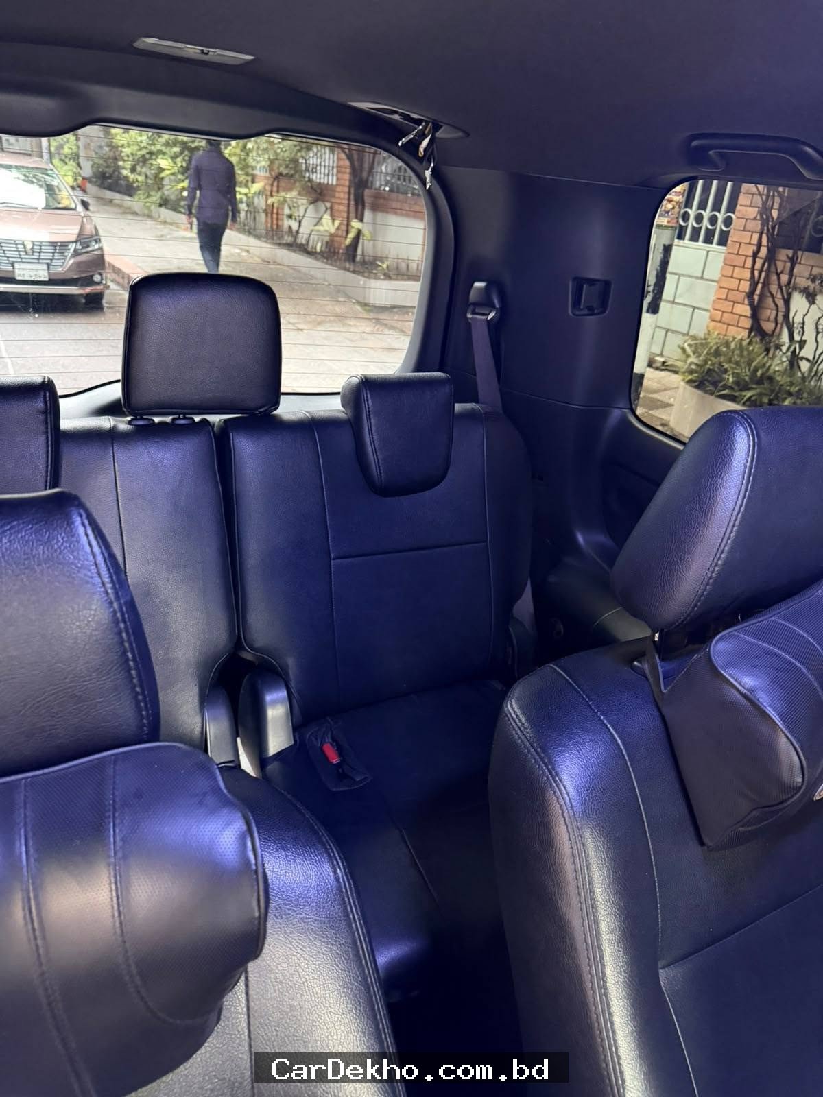 Toyota Esquire Gi Plus Hybrid - Gallery Image 6
