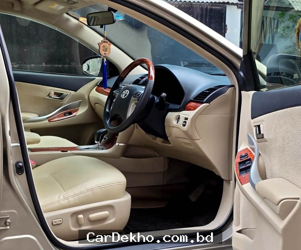 Toyota Premio G - Gallery Image 1