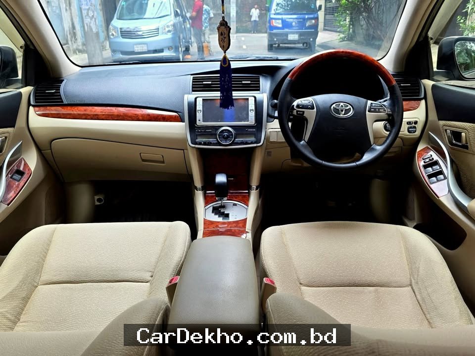 Toyota Premio G - Gallery Image 6
