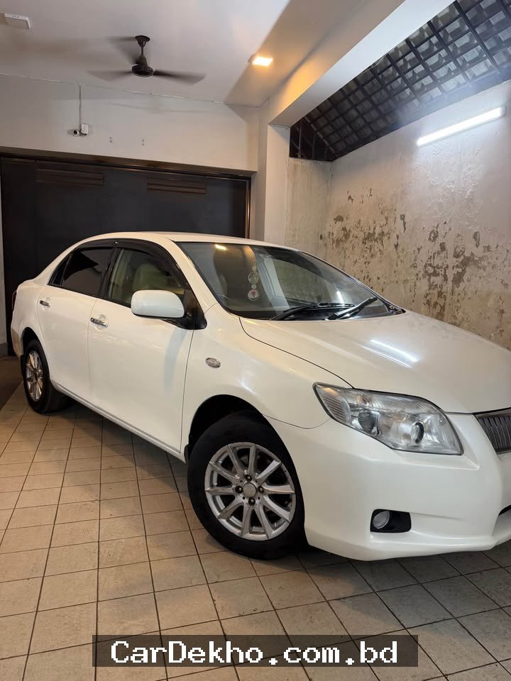 Toyota Corolla Axio - Gallery Image 2