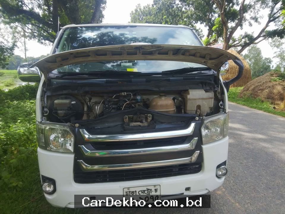 Toyota HiAce 2010 - Gallery Image 2